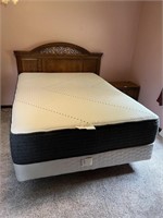 LIke New Beautyrest Hybrid Queen Bed