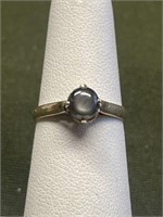 VINTAGE 14k GOLD RING WITH GRAY STONE SIZE 5.5