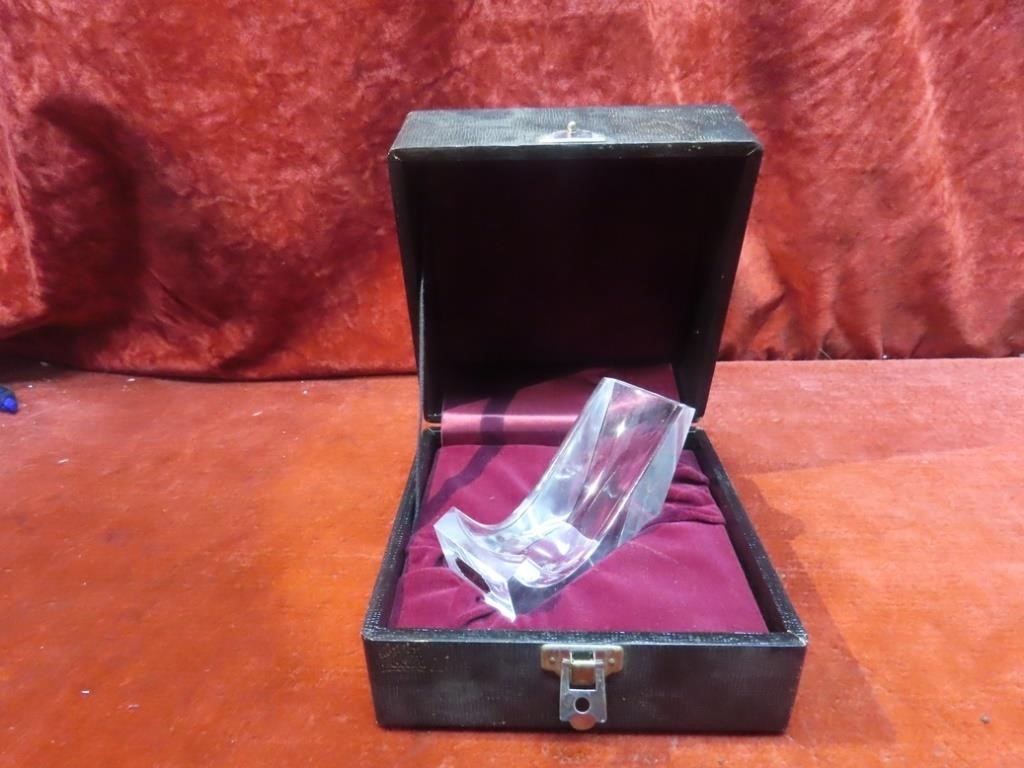 Vintage Imported crystal pipe holder w/box.