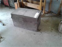 Wood crate with lid