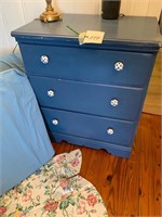 BEAUTIFUL CHEST OF DRAWERS