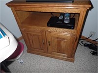Oak TV Stand w/Lower Storage - 28"Wx17"Dx30"H -