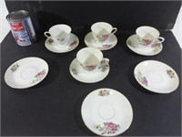 4 tasses + 7 soucoupes - Teacups and saucers