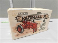 Farmall H toy tractor in the box, 1:16 scale