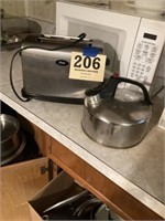 Oster, toaster and tea kettle