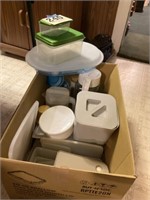 Box lot of plastic ware