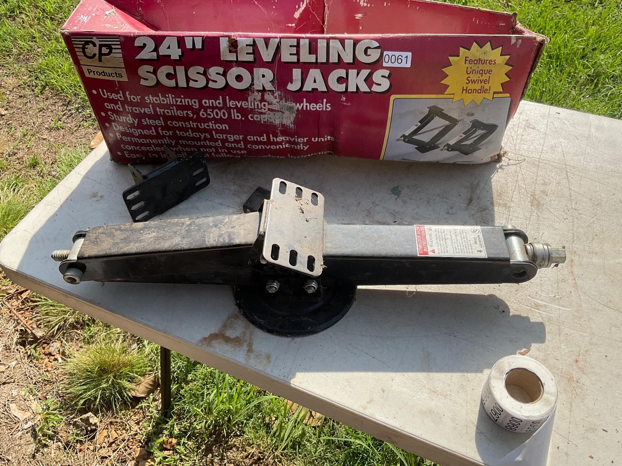 Leveling Scissor Jack