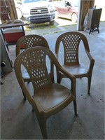 3 plastic lawn chairs