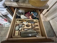 MISC. LOT IN TWO KITCHEN DRAWERS