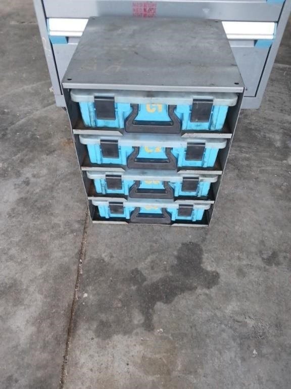 Storage rack with containers