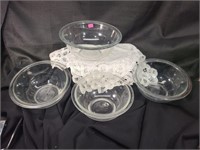 4 glass serving/mixing bowls