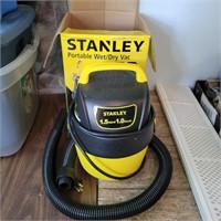Stanley 1 Gallon Wet/Dry Vac