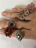 Costume Jewelry- 5 adjustable rings with a Judy