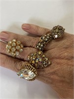 Costume Jewelry- 5 adjustable rings including a
