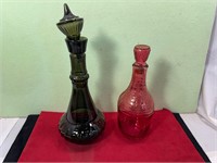 *2 DECANTERS WITH STOPPERS RED & DARK GREEN