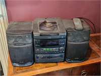 Aiwa Stereo System CD player