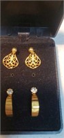 2 pairs of fashionable earrings