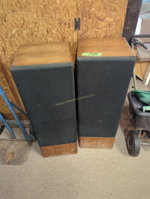 Pair Vintage Realistic Optimus T-110 Speakers
