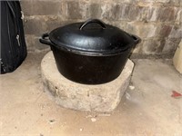 Lodge Cast Iron Pot w/ Lid