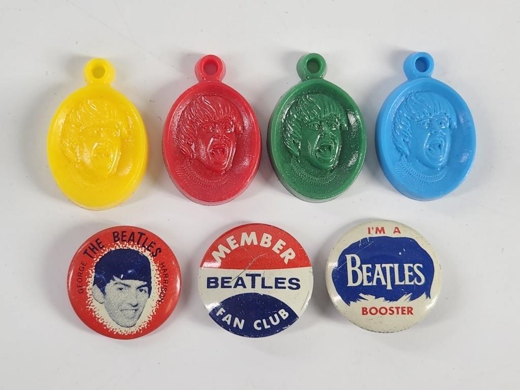 VINTAGE THE BEATLES CHARMS & PINBACK BUTTONS