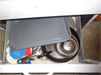 COOKWARE / IN STOVE DRAWER