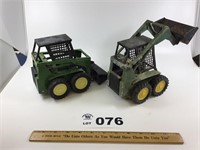 JOHN DEERE SKID STEERS 2.   1/16 scale