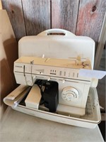 Singer sewing machine w/ pedal & case