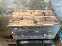 Vintage wood trunk 40” x 21” x 20” ( top has no