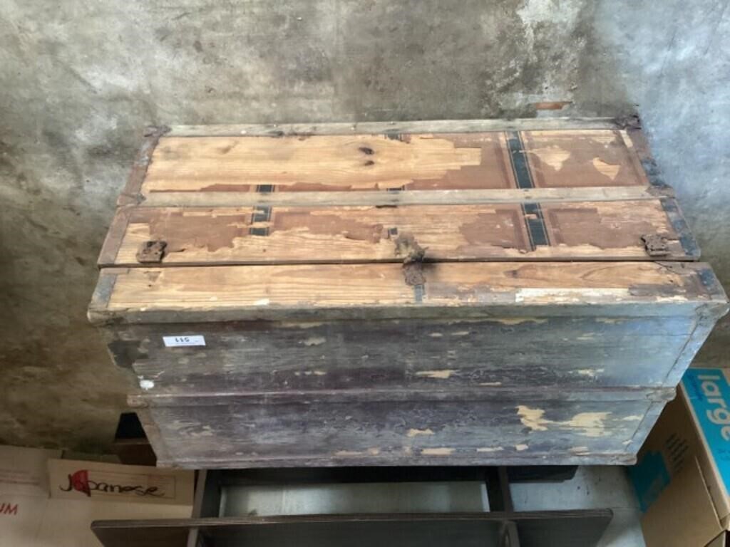 Vintage wood trunk 40” x 21” x 20” ( top has no