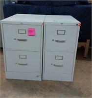 2 Metal Filing Cabinets Z9A