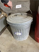 10 GALLON GALVANIZED GARBAGE CAN W/ LID