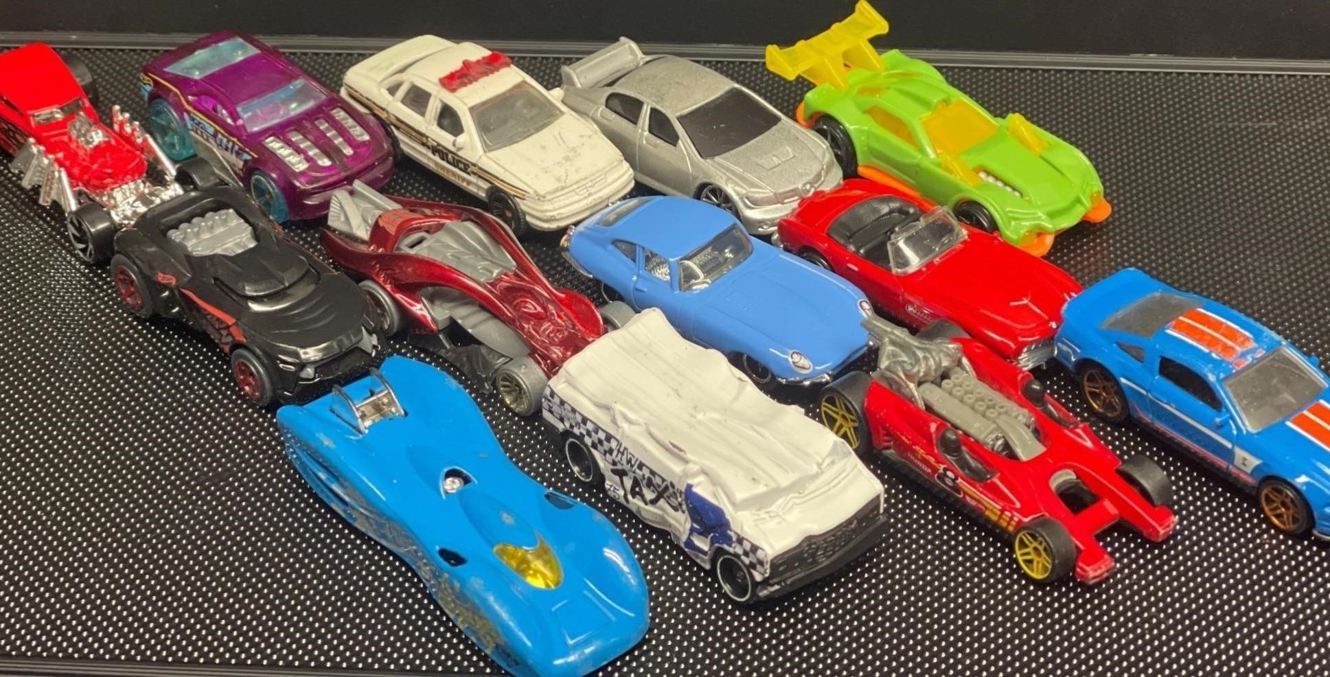 HOT WHEEL DIE CAST COLLECTIBLE LOT