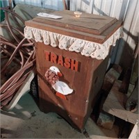 Wood Decorative Trash Bin with lid