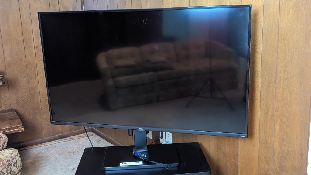 TCL ROKU TV WITH SWIVEL STAND AND REMOTE - RESERVE