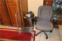 Lot with Trashcan, Desk Chair & 1-Step Stool with