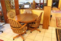 Round Oak Grain Dinette Pedestal Table w(4) Chairs