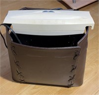 Paper shredder with leather bag working