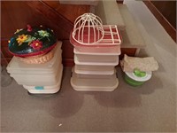 Assorted plastic containers