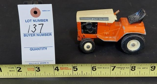 Allis Chalmers Lawn Tractor (Missing Steering Whee