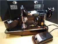 Singer Sewing Machine - Works