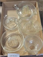 4 CLEAR GLASS JUICERS & 2 CLEAR GLASS FUNNELS