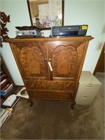 Wood Cabinet w/Glass Top & Pull Out Drawers