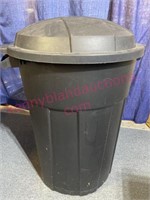 Nice 32-gallon trash can