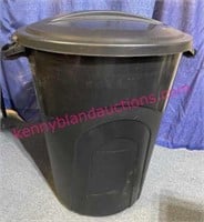 Lk New 32-gallon trash can