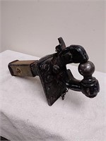 Pintle hitch with reducer sleeve