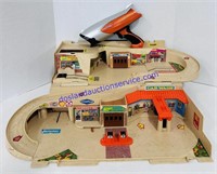 Hot Wheels Service Center and Speed Gun (Center