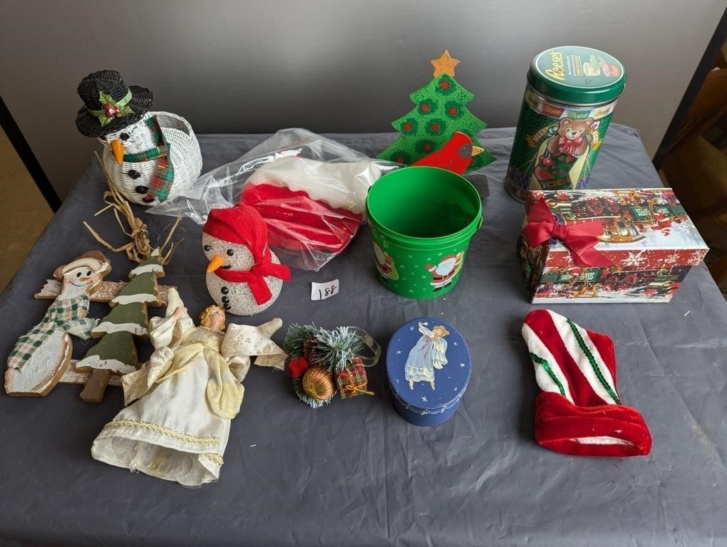 Various Lot of Christmas Items