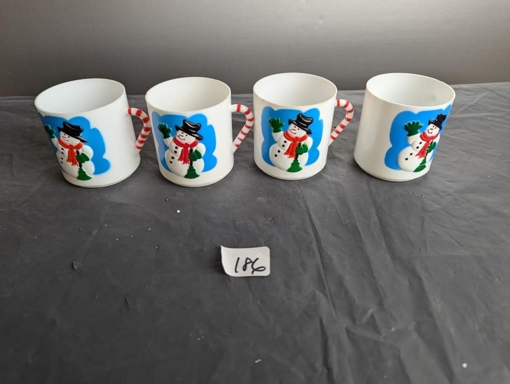 4 Plastic Vintage Snowman Cups