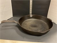 Wagner 13 3/8 cast iron shillet