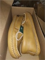 Size 8M Laurentian Chief Moccasin Slippers